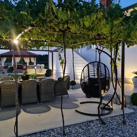 Holiday Apartment Villa Bianca Pazin Exterior photo